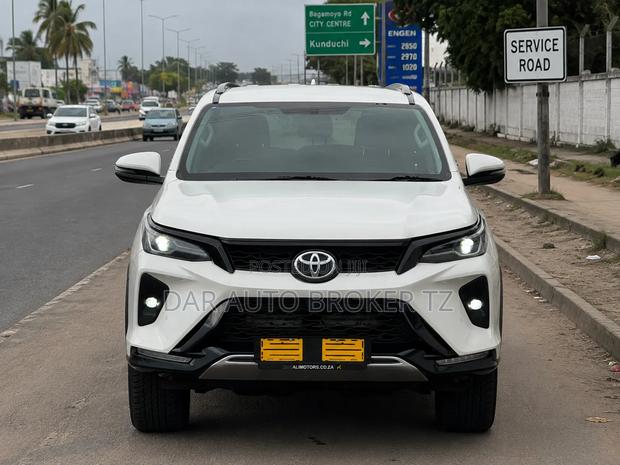 Toyota Fortuner 2024 White