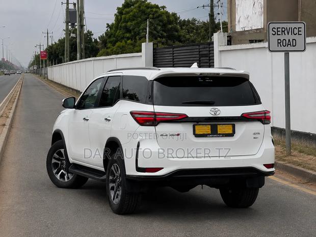 Toyota Fortuner 2024 White