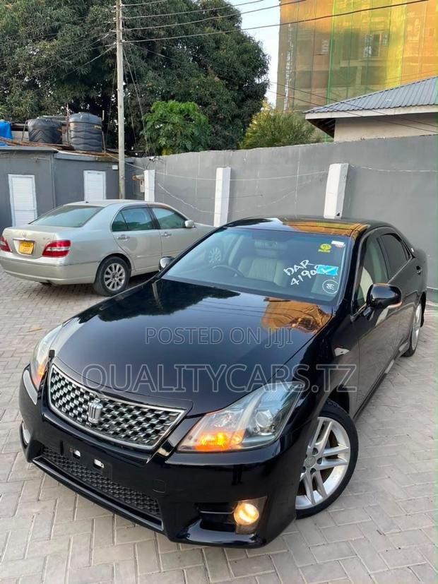 Toyota Crown 2010 Black