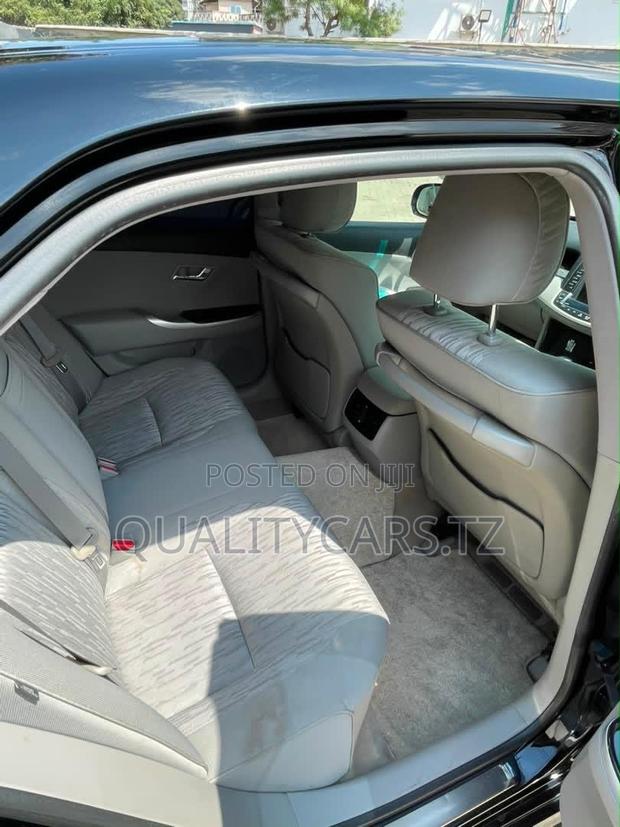 Toyota Crown 2010 Black