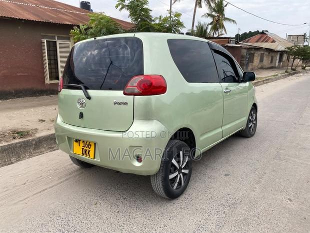 Toyota Porte 1.3 FWD 2005 Green