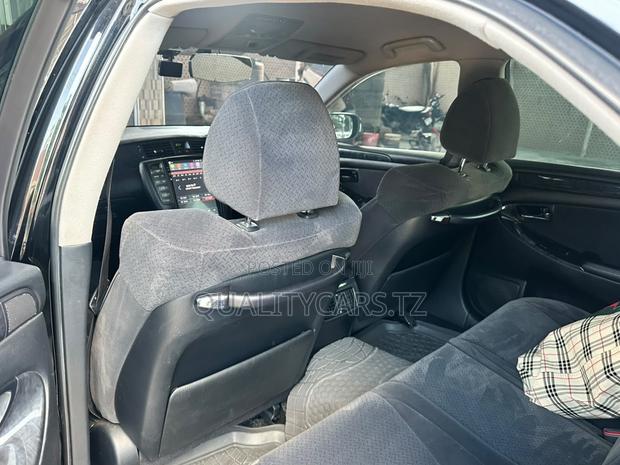 Toyota Crown Royale 2005 Black