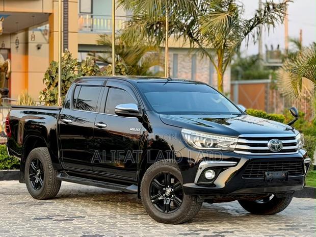 Toyota Hilux 2021 Black