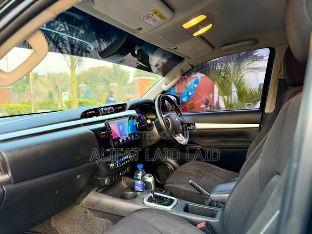 Toyota Hilux 2021 Black