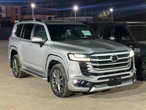 Toyota Land Cruiser 2024 Silver