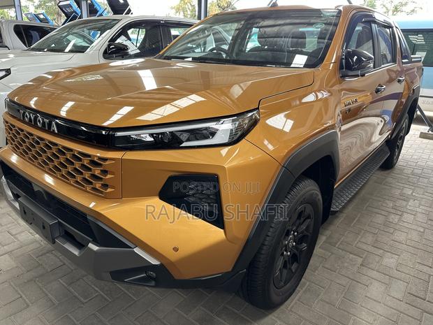 Toyota Hilux 2026 Orange