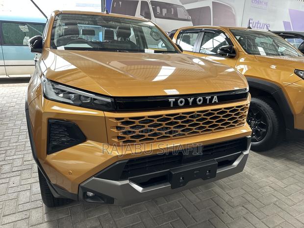 Toyota Hilux 2026 Orange