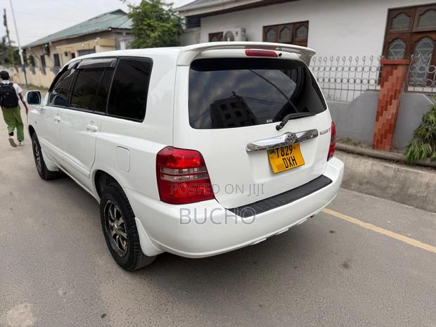 Toyota Kluger 2004 White