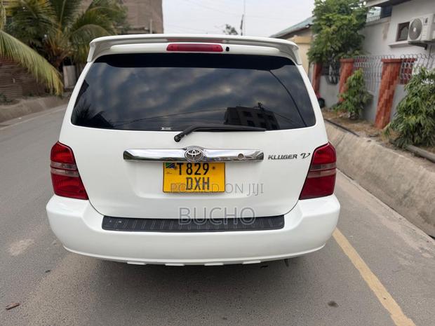 Toyota Kluger 2004 White