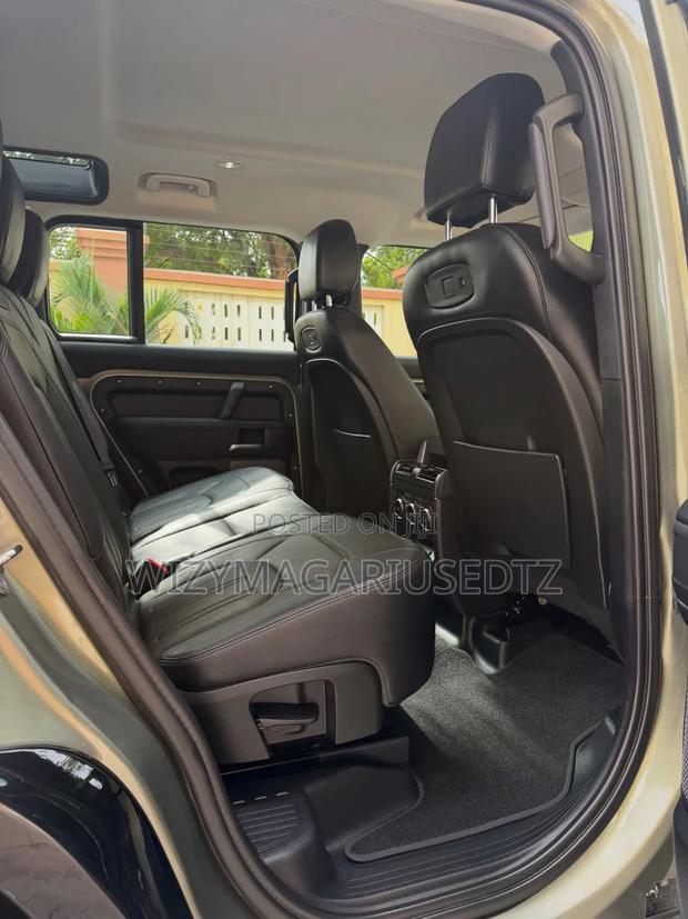Land Rover Defender 2022 Green