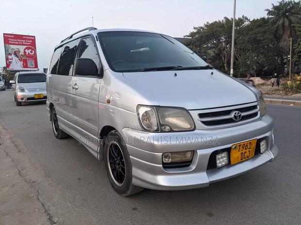 Toyota Noah 2008 Silver