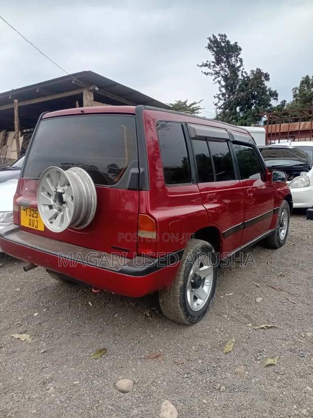 Suzuki Escudo 1998 Red