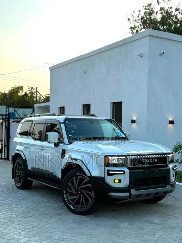 Toyota Land Cruiser Prado 2025 White