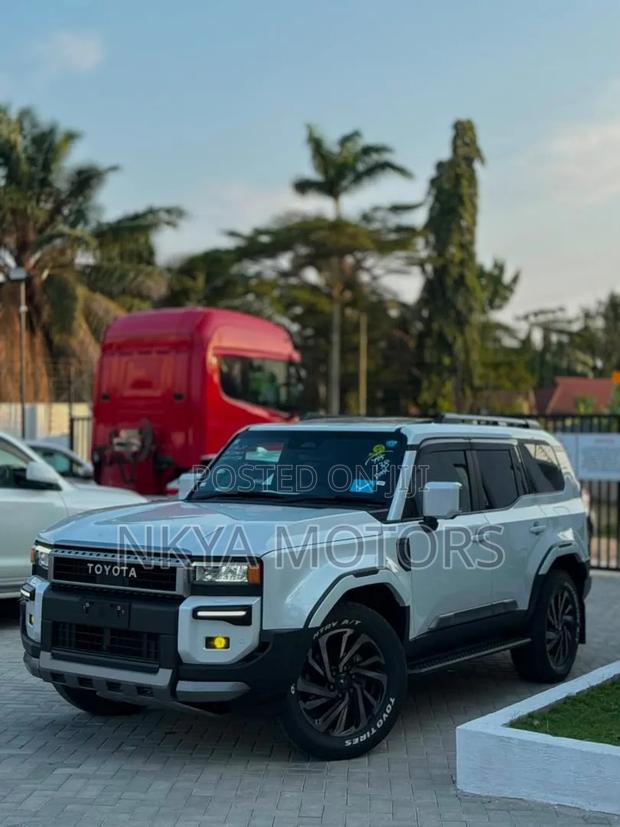 Toyota Land Cruiser Prado 2025 White