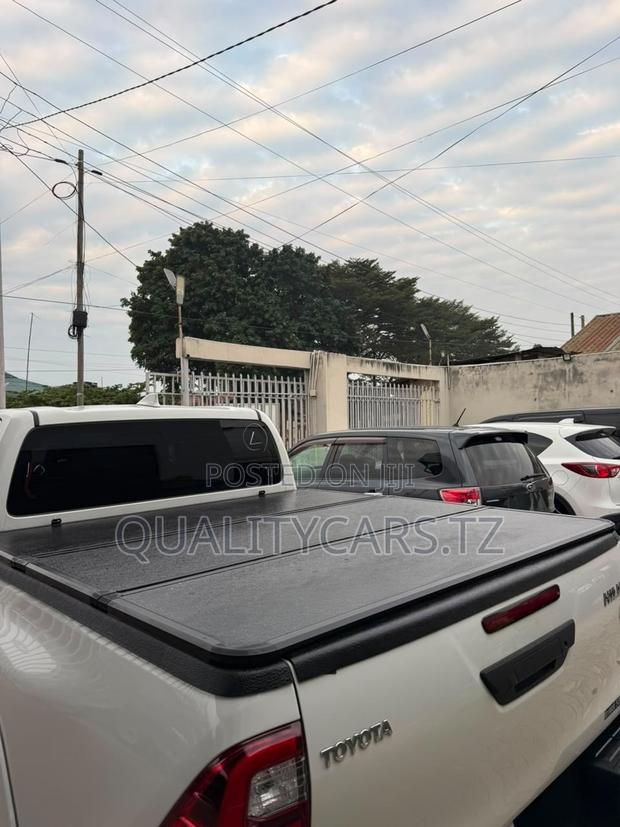 Toyota Hilux 2023 White
