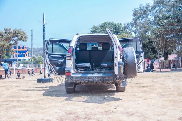 Toyota Land Cruiser Prado 2006 Off white