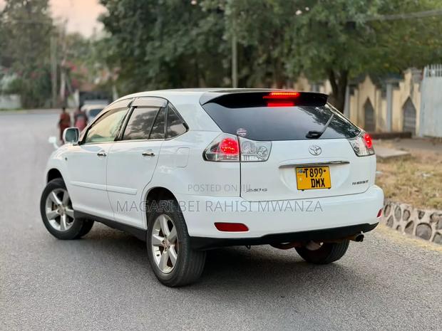 Toyota Harrier 2005 White