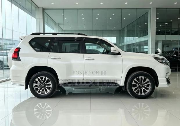 Toyota Land Cruiser Prado 2023 White