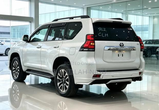 Toyota Land Cruiser Prado 2023 White