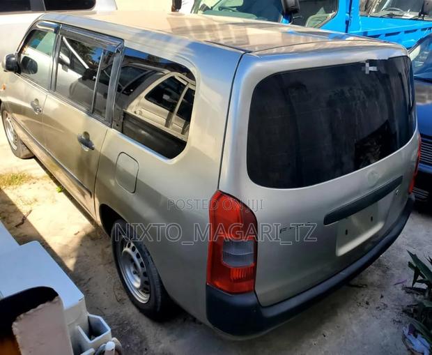 Toyota Probox 2004 Gold