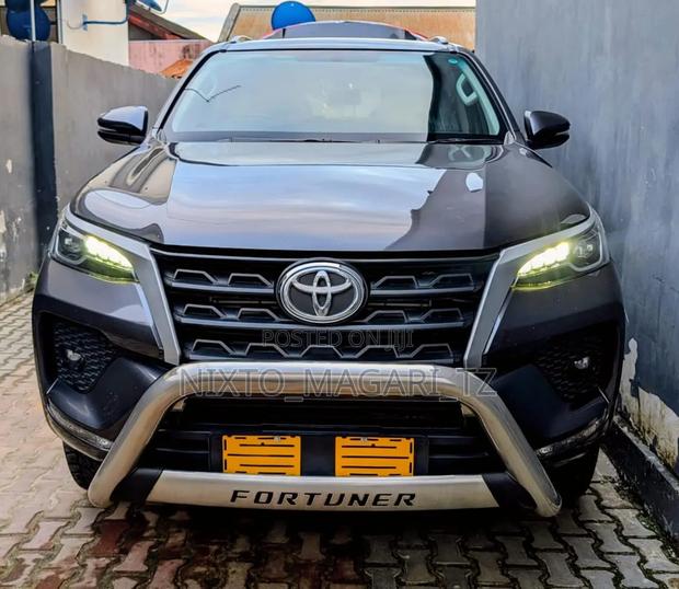 Toyota Fortuner 2022 Gray