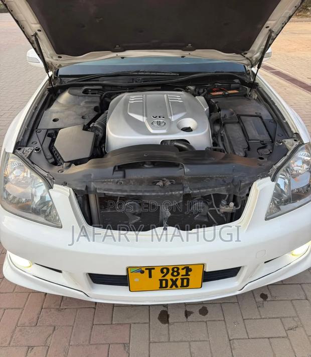 Toyota Crown 2009 White