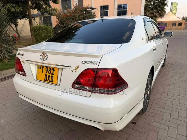 Toyota Crown 2009 White