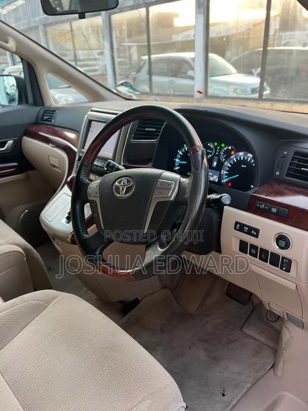Toyota Alphard 2010 White