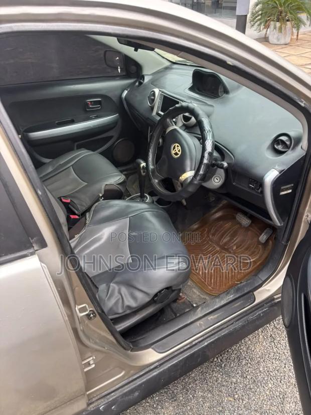 Toyota IST 2004 Silver