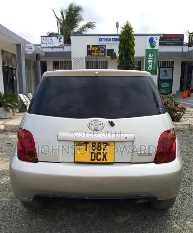 Toyota IST 2004 Silver