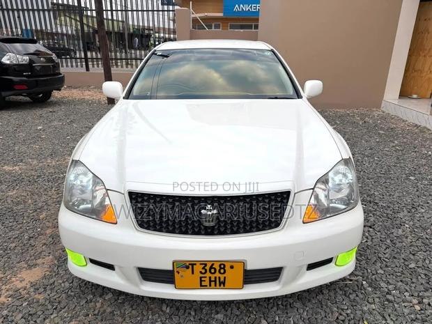 Toyota Crown 2007 White