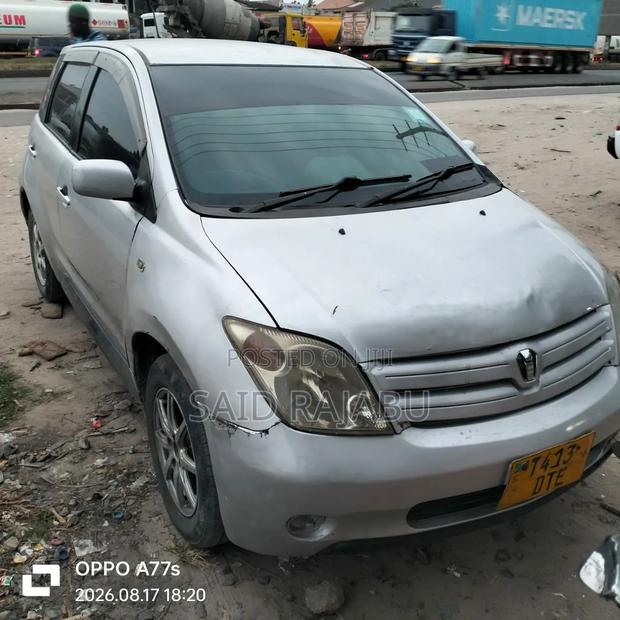 Toyota IST 2005 Silver
