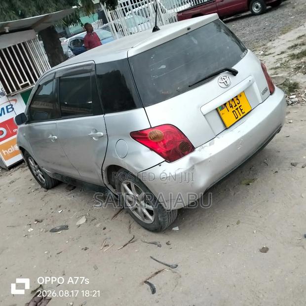 Toyota IST 2005 Silver
