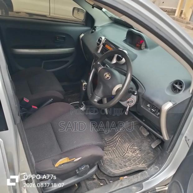 Toyota IST 2005 Silver