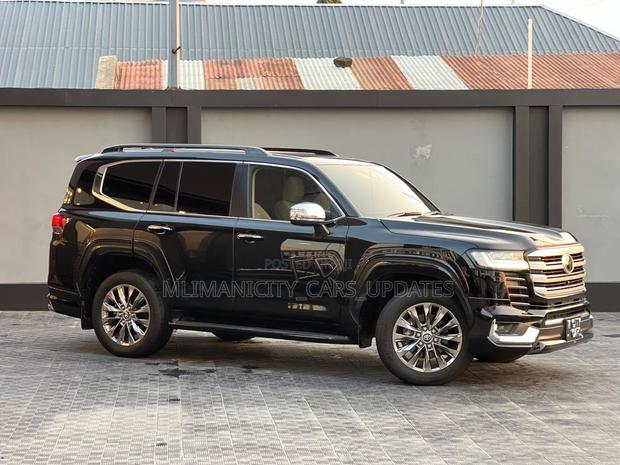 Toyota Land Cruiser LC300 2023 Black