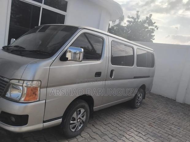 Nissan Caravan 2011 Silver