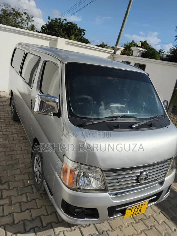 Nissan Caravan 2011 Silver