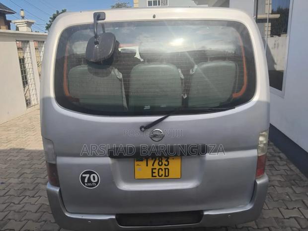 Nissan Caravan 2011 Silver