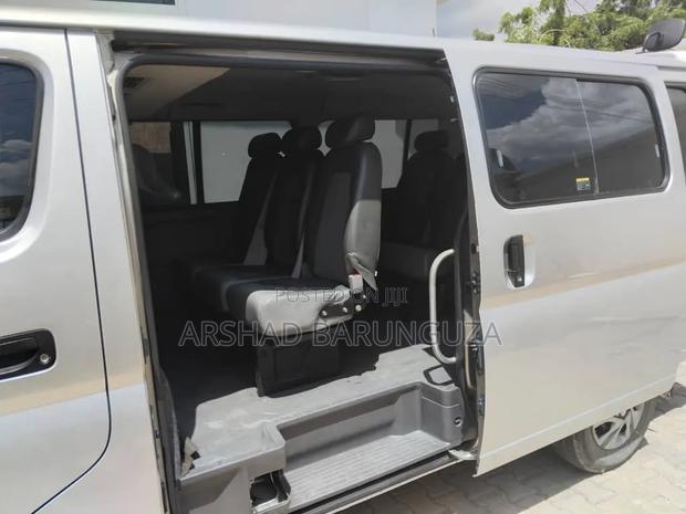 Nissan Caravan 2011 Silver