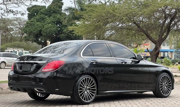 Mercedes-Benz C200 2014 Black