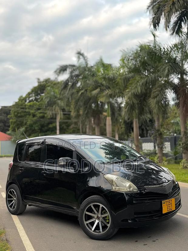 Toyota Ractis 2010 Black