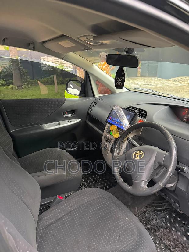 Toyota Ractis 2010 Black