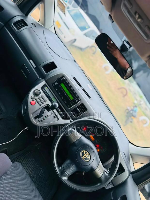 Toyota Wish 2004 Gray