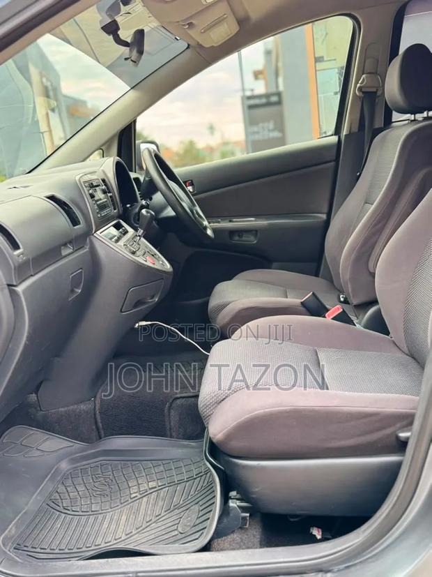 Toyota Wish 2004 Gray