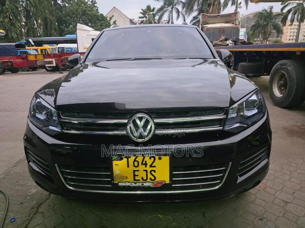 Volkswagen Touareg V6 Executive 4dr SUV AWD (3.6L 6cyl 8A) 2014 Black