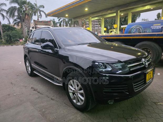 Volkswagen Touareg V6 Executive 4dr SUV AWD (3.6L 6cyl 8A) 2014 Black