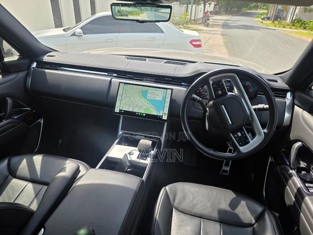 Land Rover Range Rover Vogue 2024 Gold