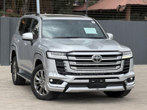 Toyota Land Cruiser LC300 2024 Silver
