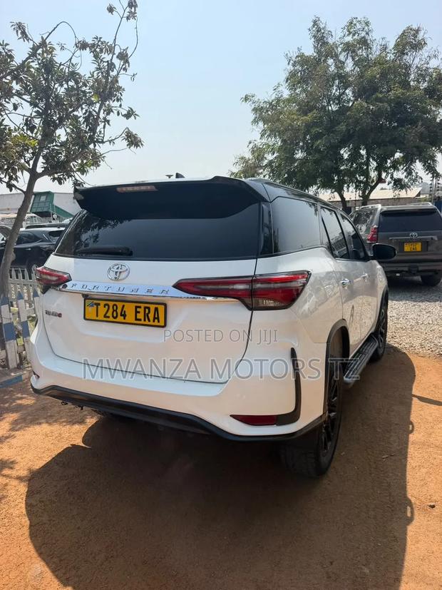 Toyota Fortuner 2020 Pearl