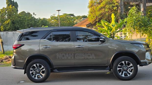 Toyota Fortuner 2021 Gray